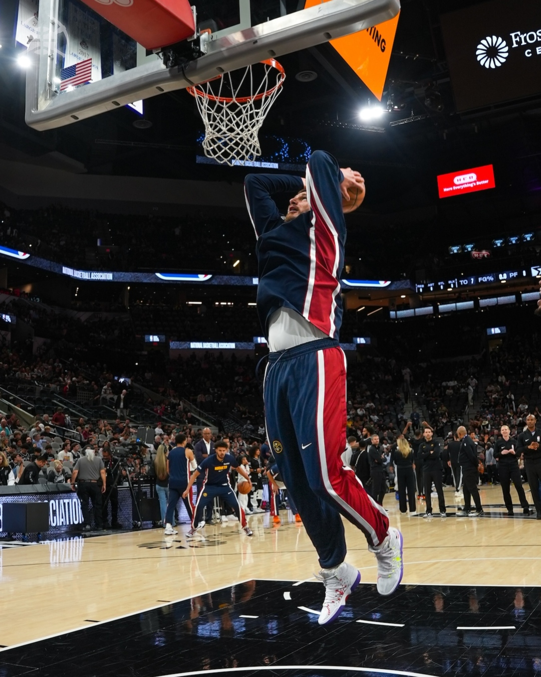 开云注册入口-20分逆转！约基奇31分20板12助攻掘金击败马刺，卡斯尔三双徒劳